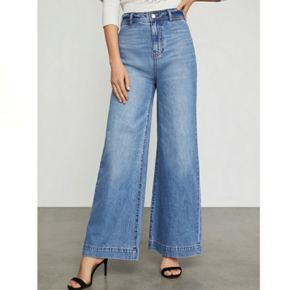 BCBG high rise. Wide leg jeans